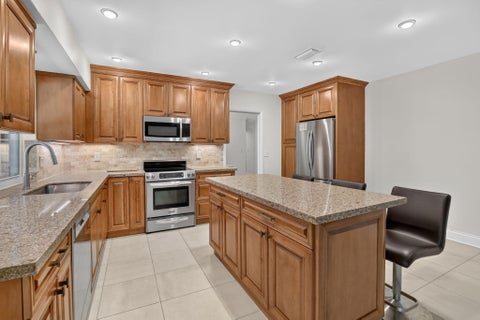 Tiny photo for 7241 NW 5TH Court, Plantation, FL 33317 (MLS # B26069879)