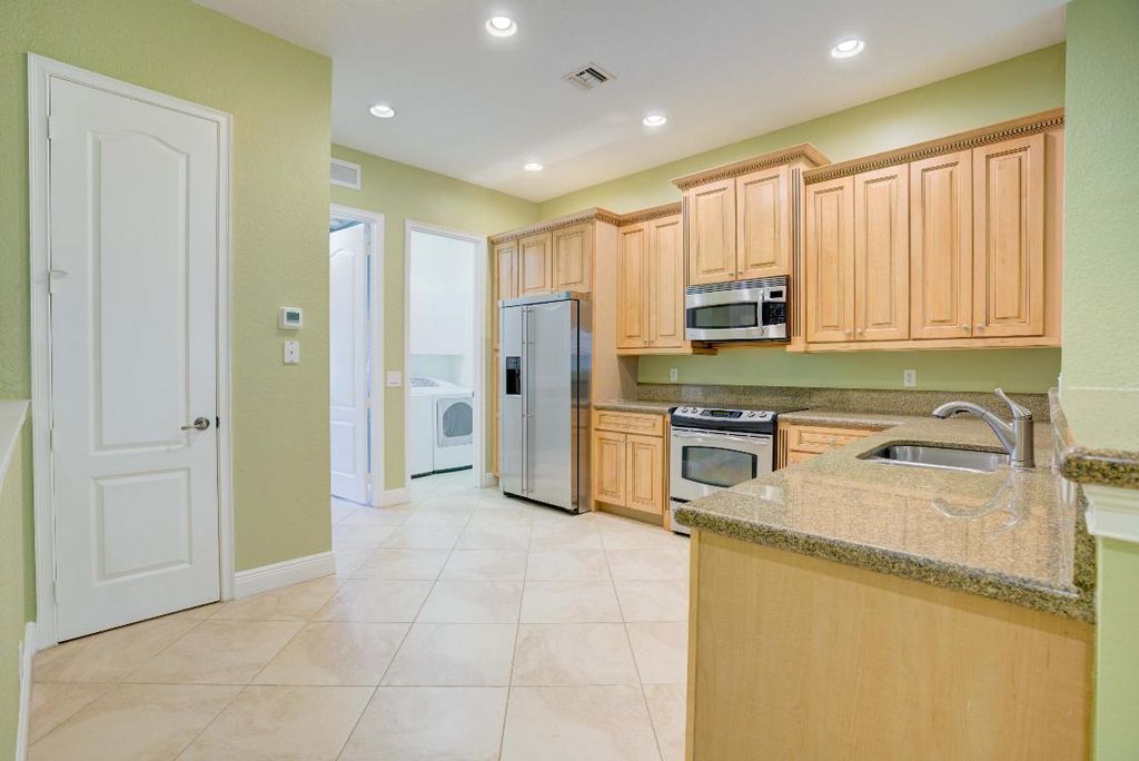 Photo of 5113 Artesa Way W, Palm Beach Gardens, FL 33418 (MLS # R10987853)