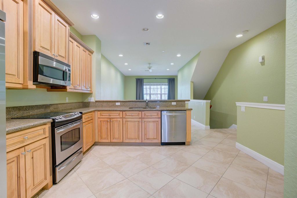 Photo of 5113 Artesa Way W, Palm Beach Gardens, FL 33418 (MLS # R10987853)