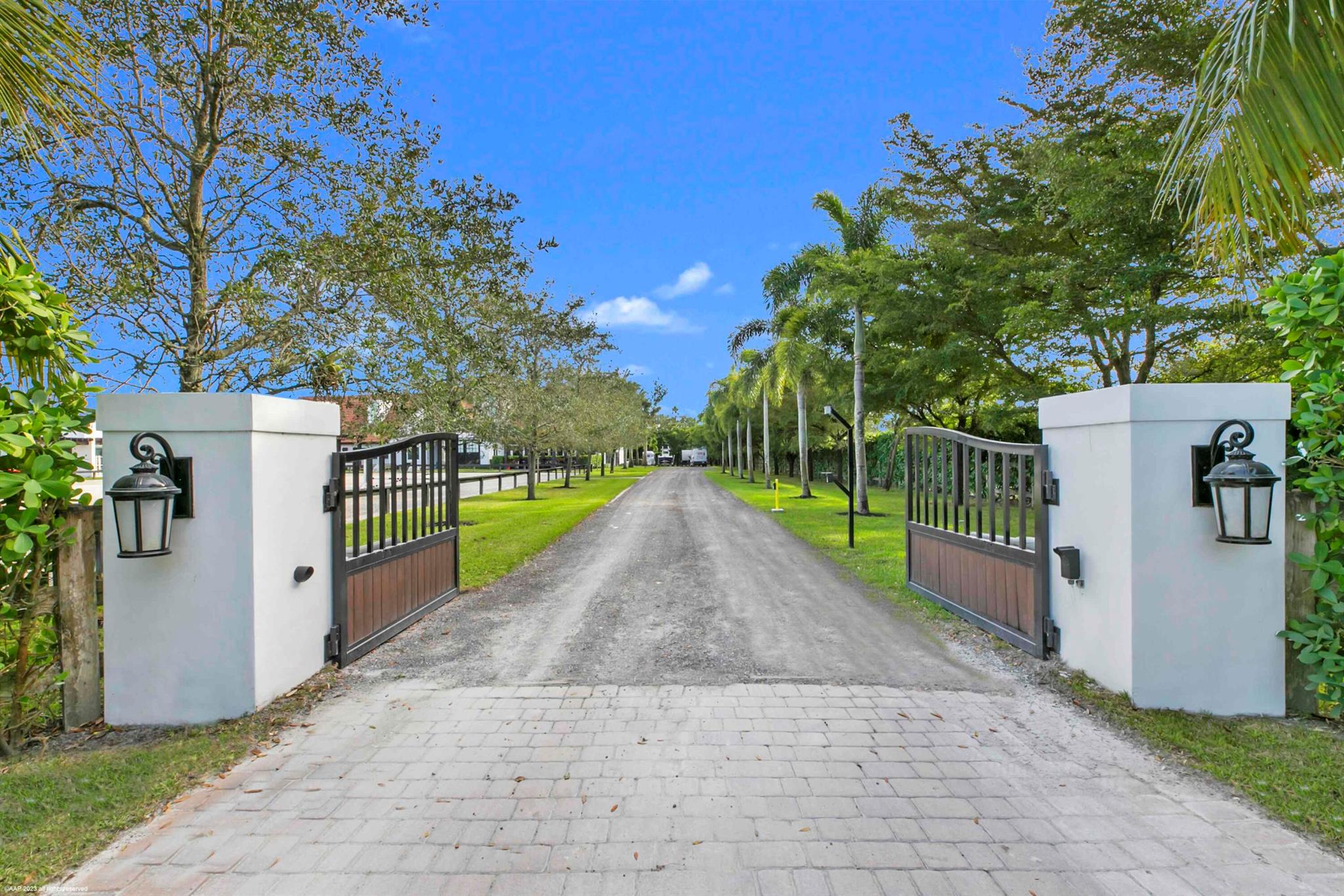 SADDLE TRAIL PARK OF WELLINGTON - Residential Lease