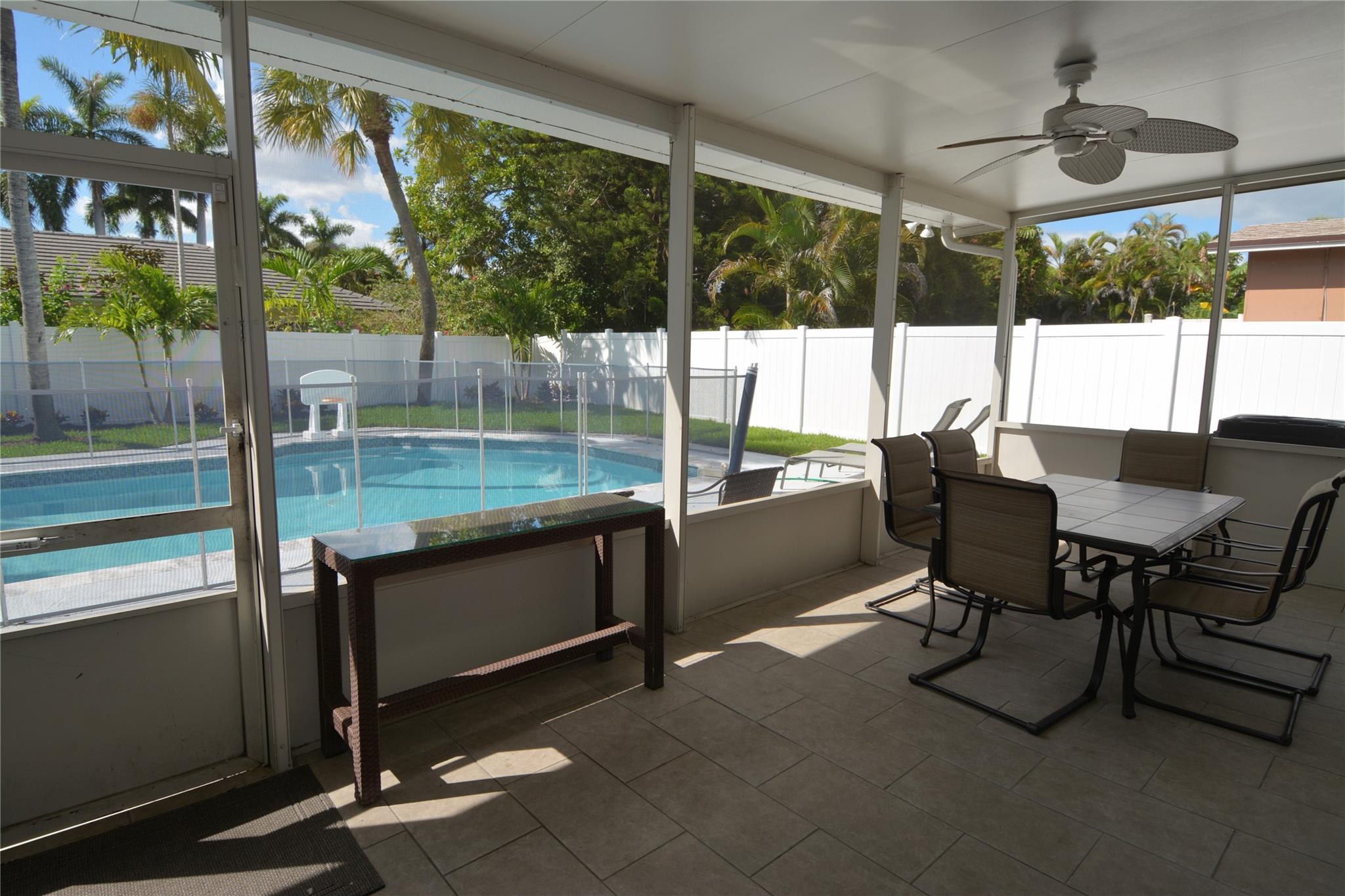 HOLLYWOOD HILLS NORTH SEC - Residential Lease