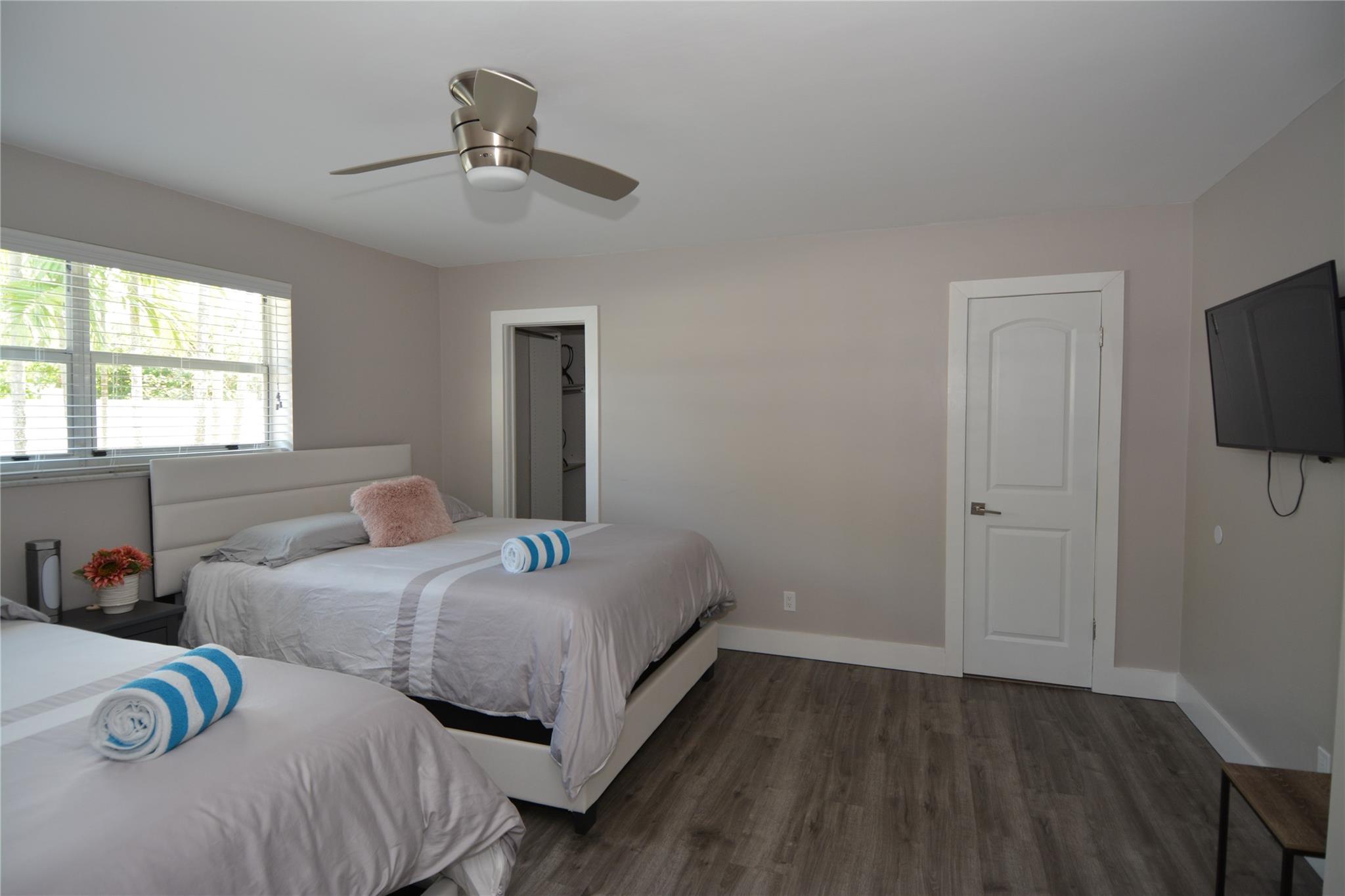 HOLLYWOOD HILLS NORTH SEC - Residential Lease