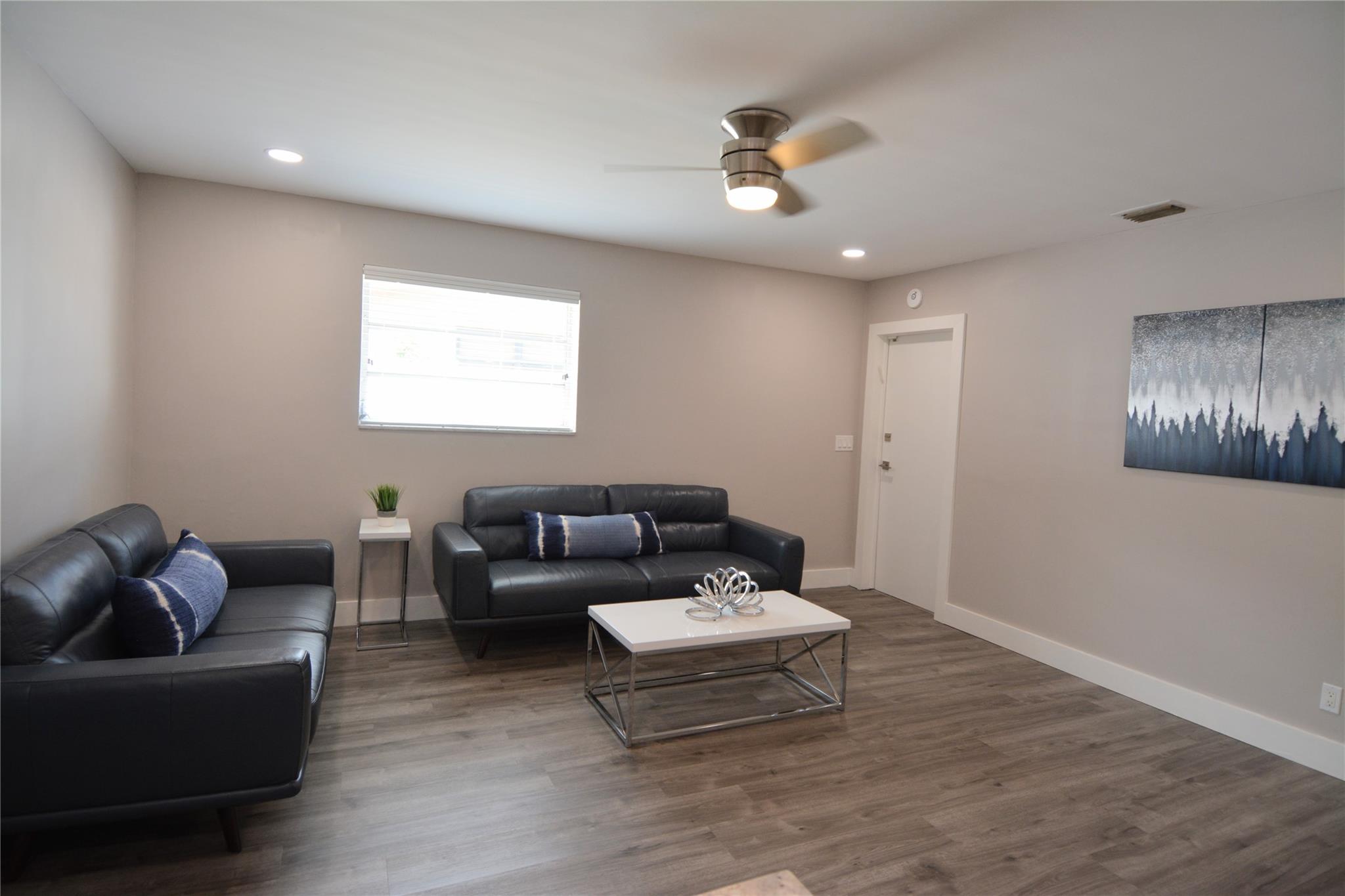 HOLLYWOOD HILLS NORTH SEC - Residential Lease