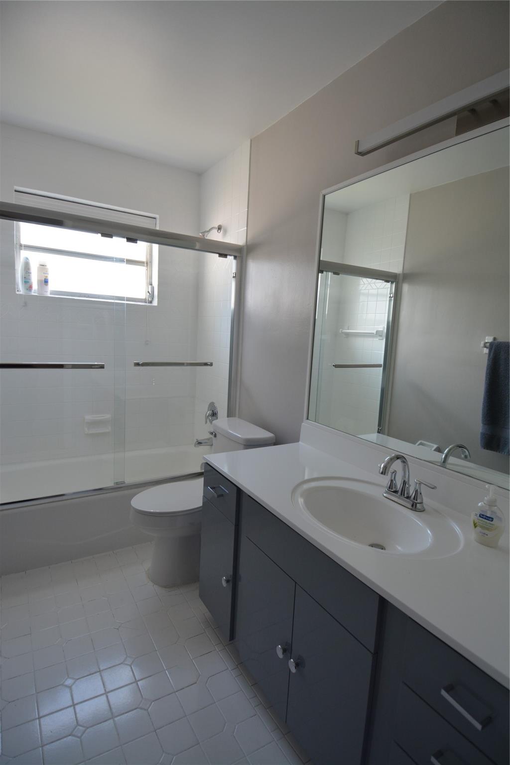 HOLLYWOOD HILLS NORTH SEC - Residential Lease