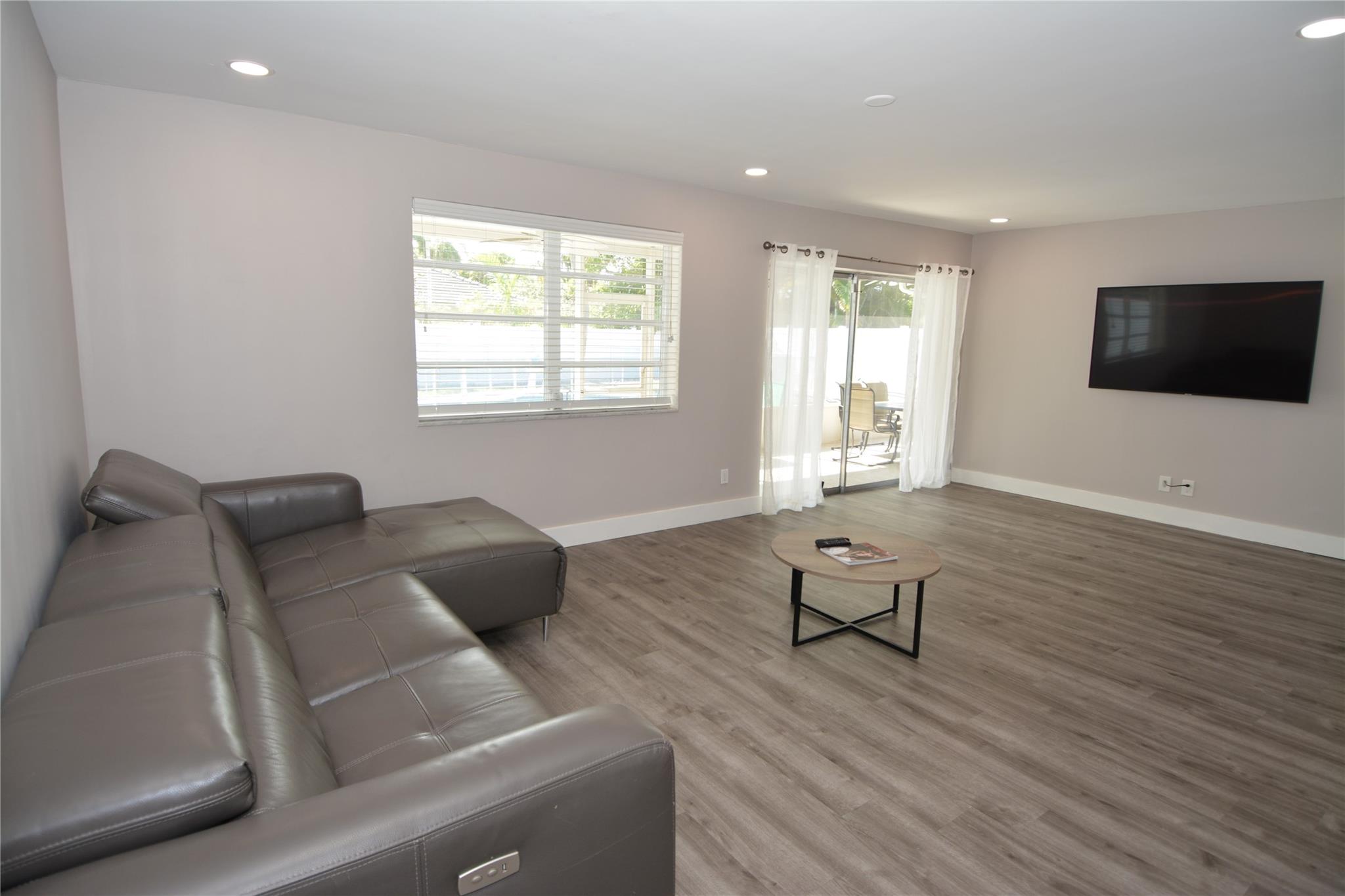 HOLLYWOOD HILLS NORTH SEC - Residential Lease