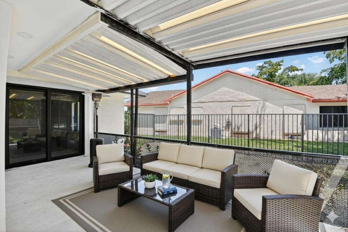 6251 Hitchin Post Way