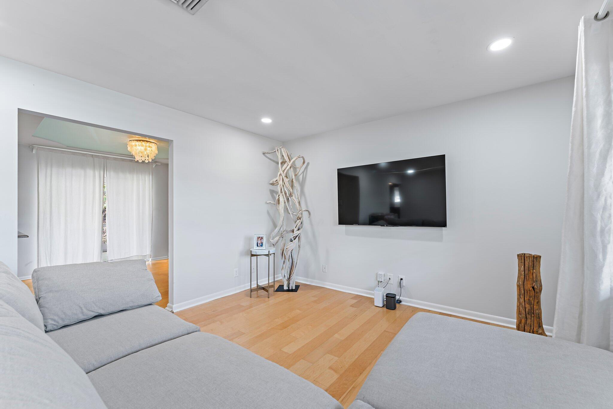 WORTH COURT - Residential Lease