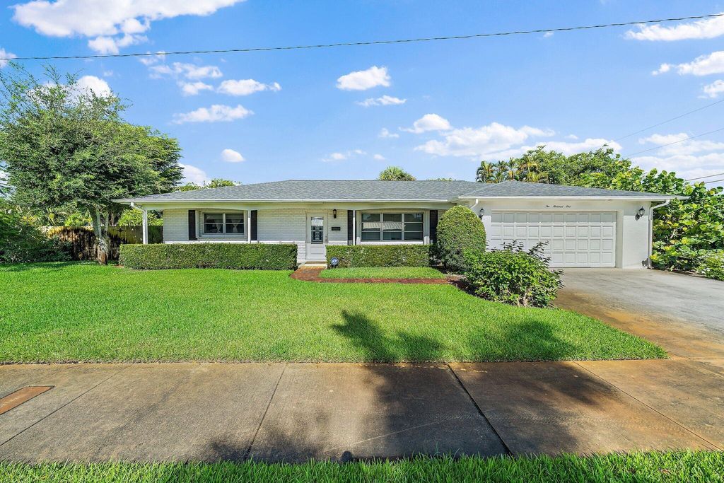 Photo of 201 Worth Court N, West Palm Beach, FL 33405 (MLS # R11141656)