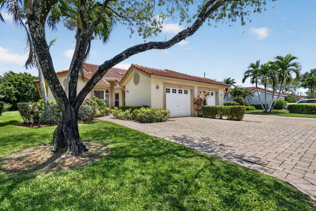 Photo of 7223 Summer Tree Drive, Boynton Beach, FL 33437 (MLS # B26063806)