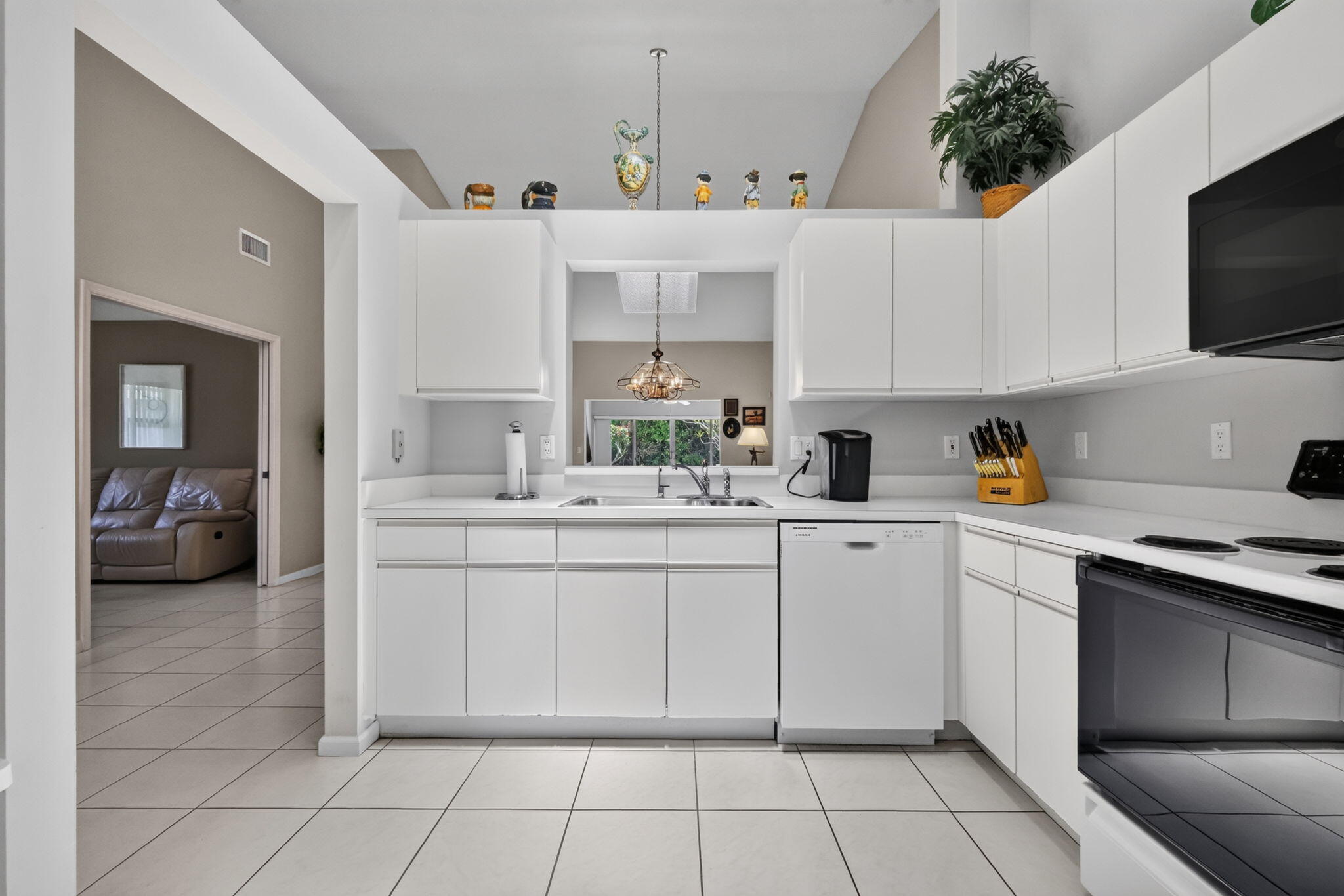 7223 Summer Tree Drive
