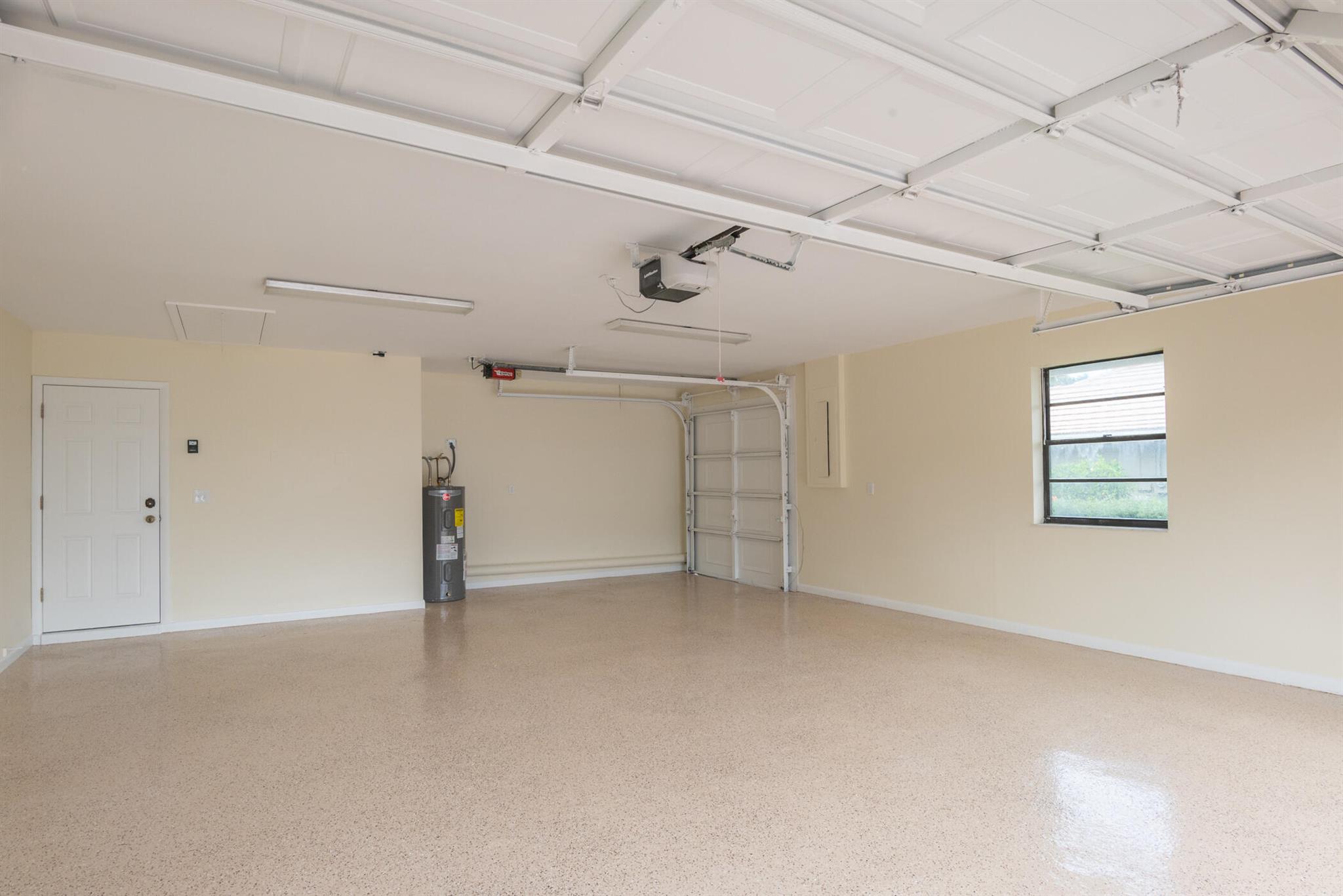 YACHT & COUNTRY CLUB OF S - Residential