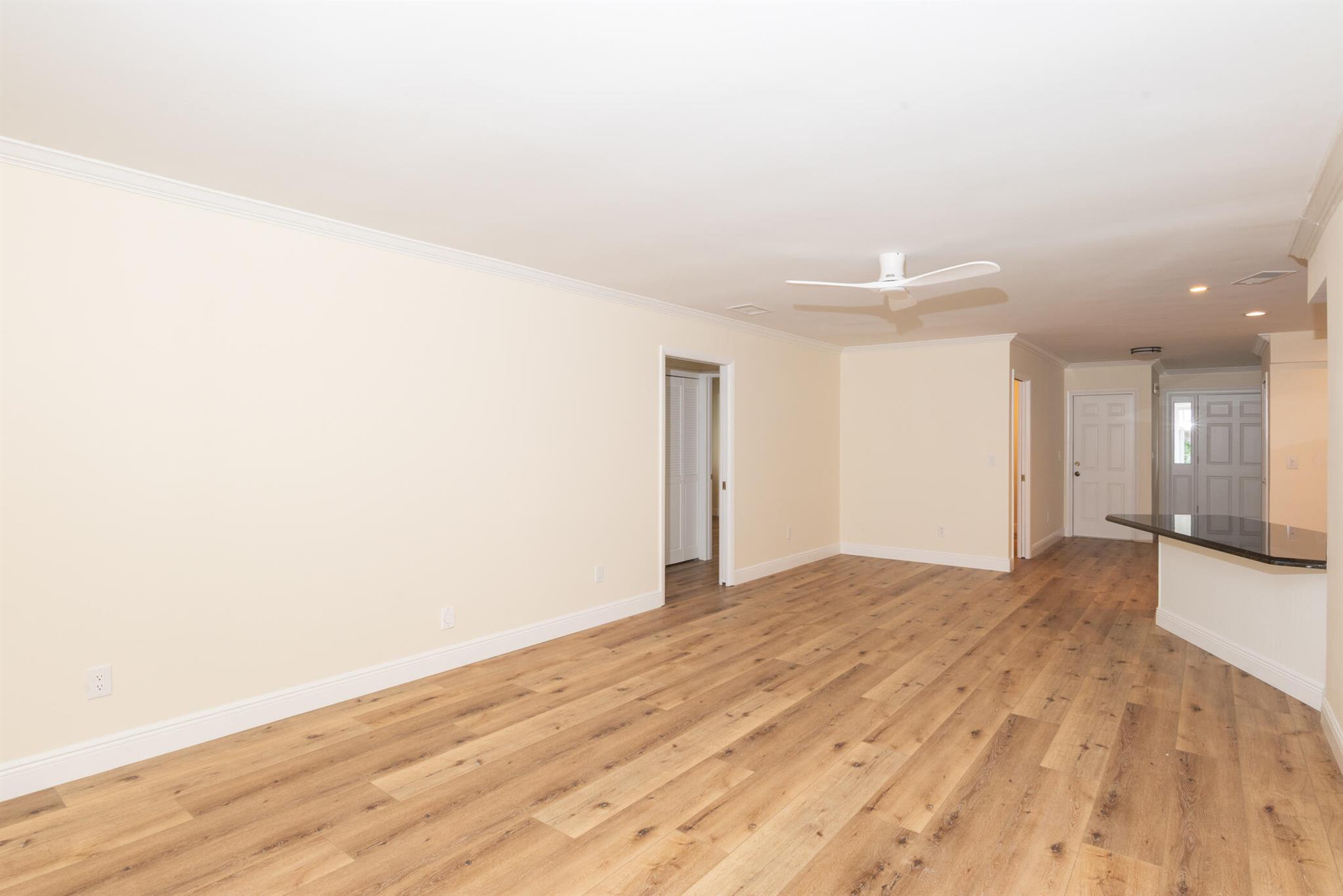 YACHT & COUNTRY CLUB OF S - Residential