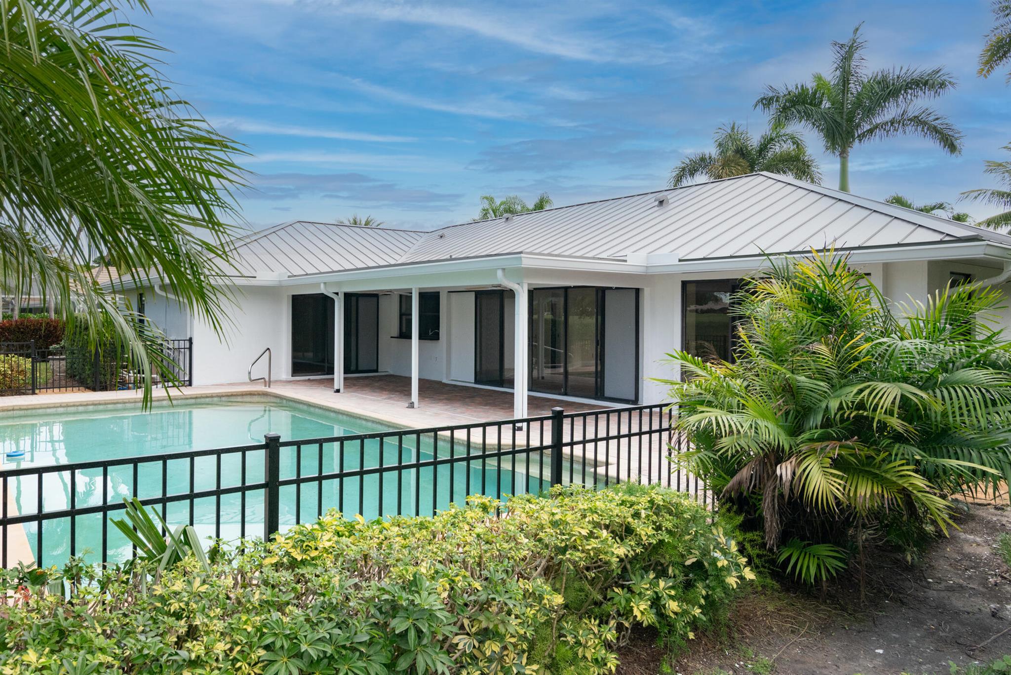 YACHT & COUNTRY CLUB OF S - Residential