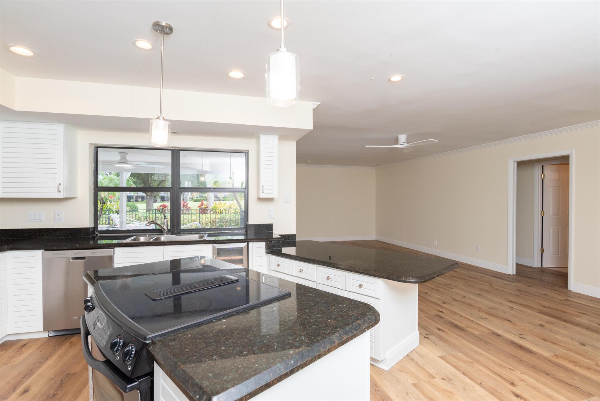 YACHT & COUNTRY CLUB OF S - Residential