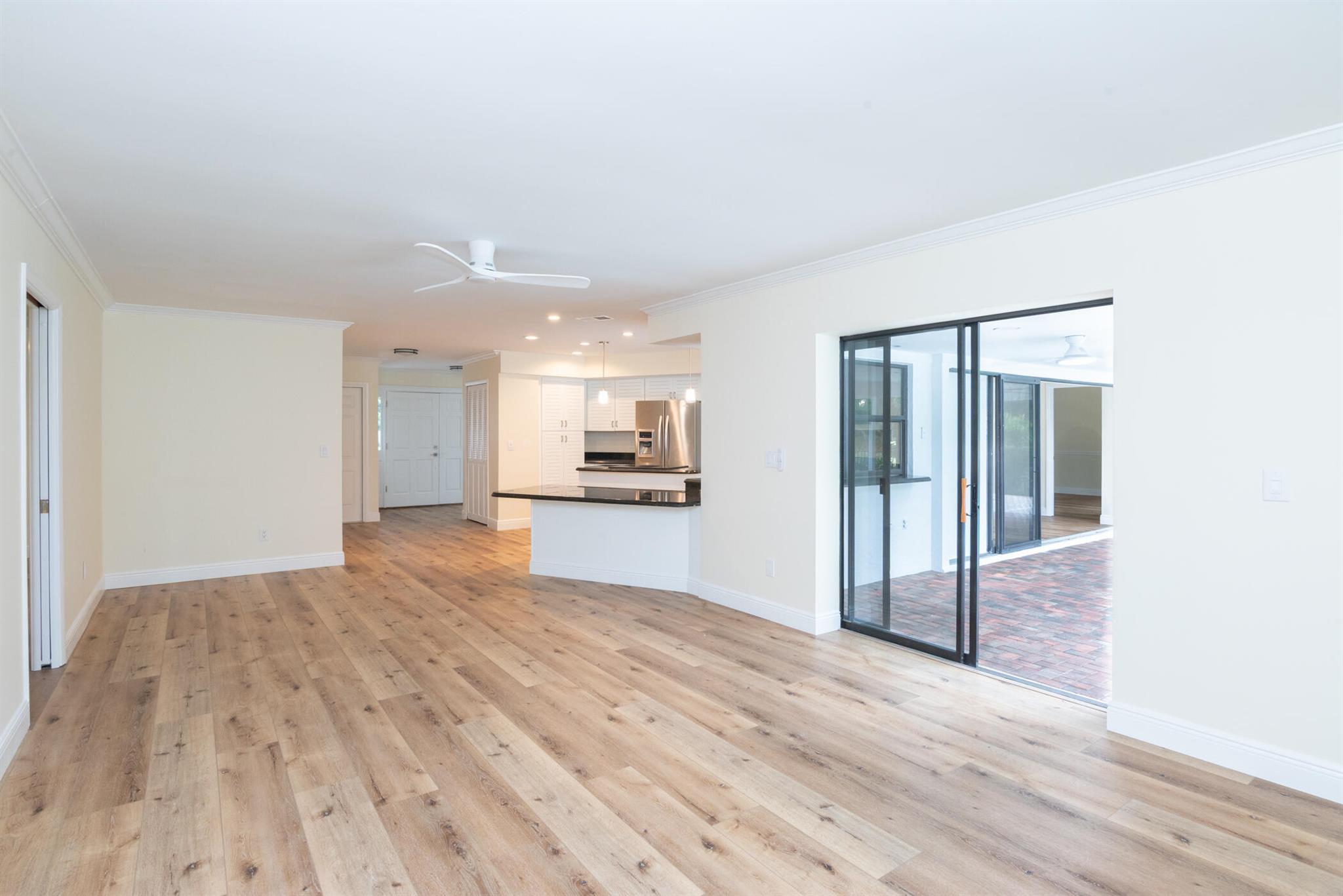 YACHT & COUNTRY CLUB OF S - Residential