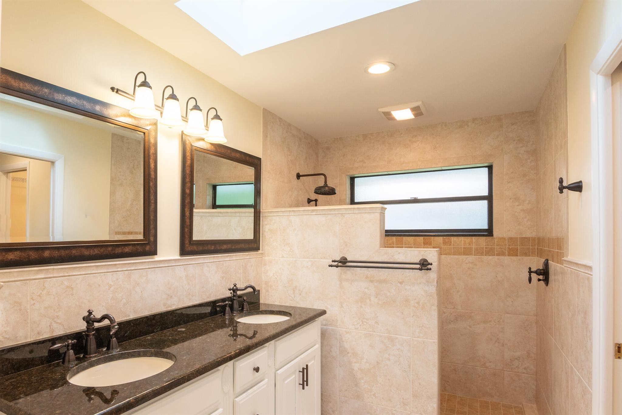 YACHT & COUNTRY CLUB OF S - Residential