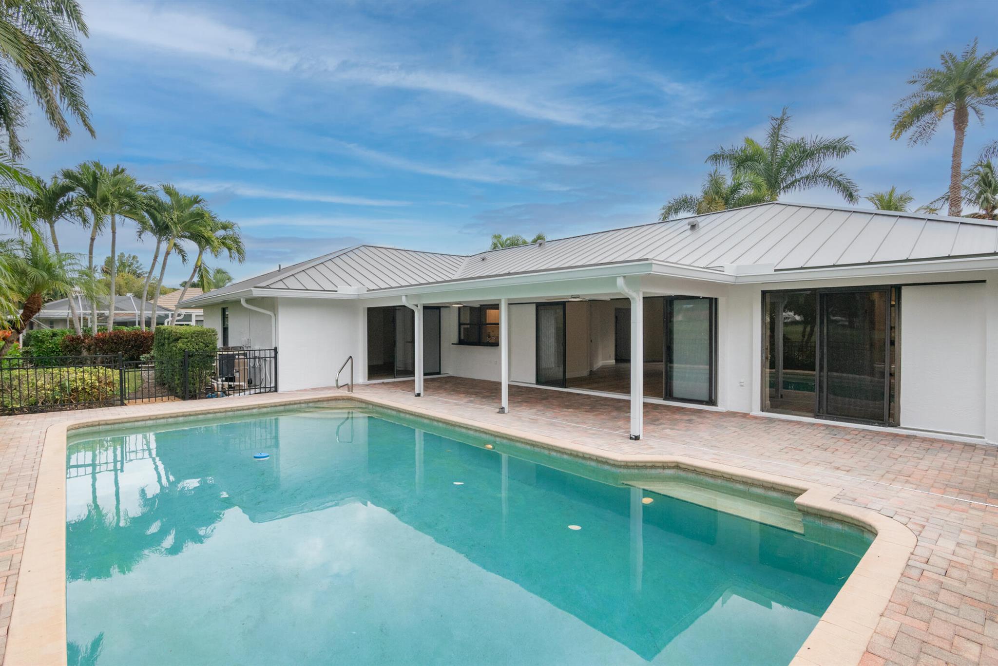 YACHT & COUNTRY CLUB OF S - Residential