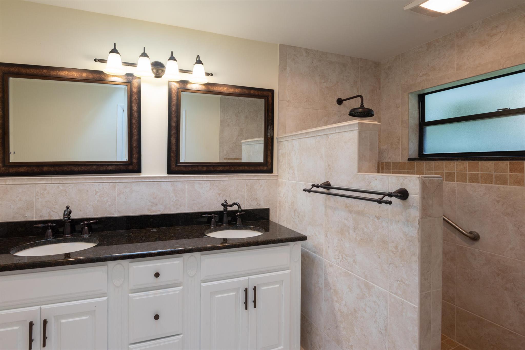 YACHT & COUNTRY CLUB OF S - Residential