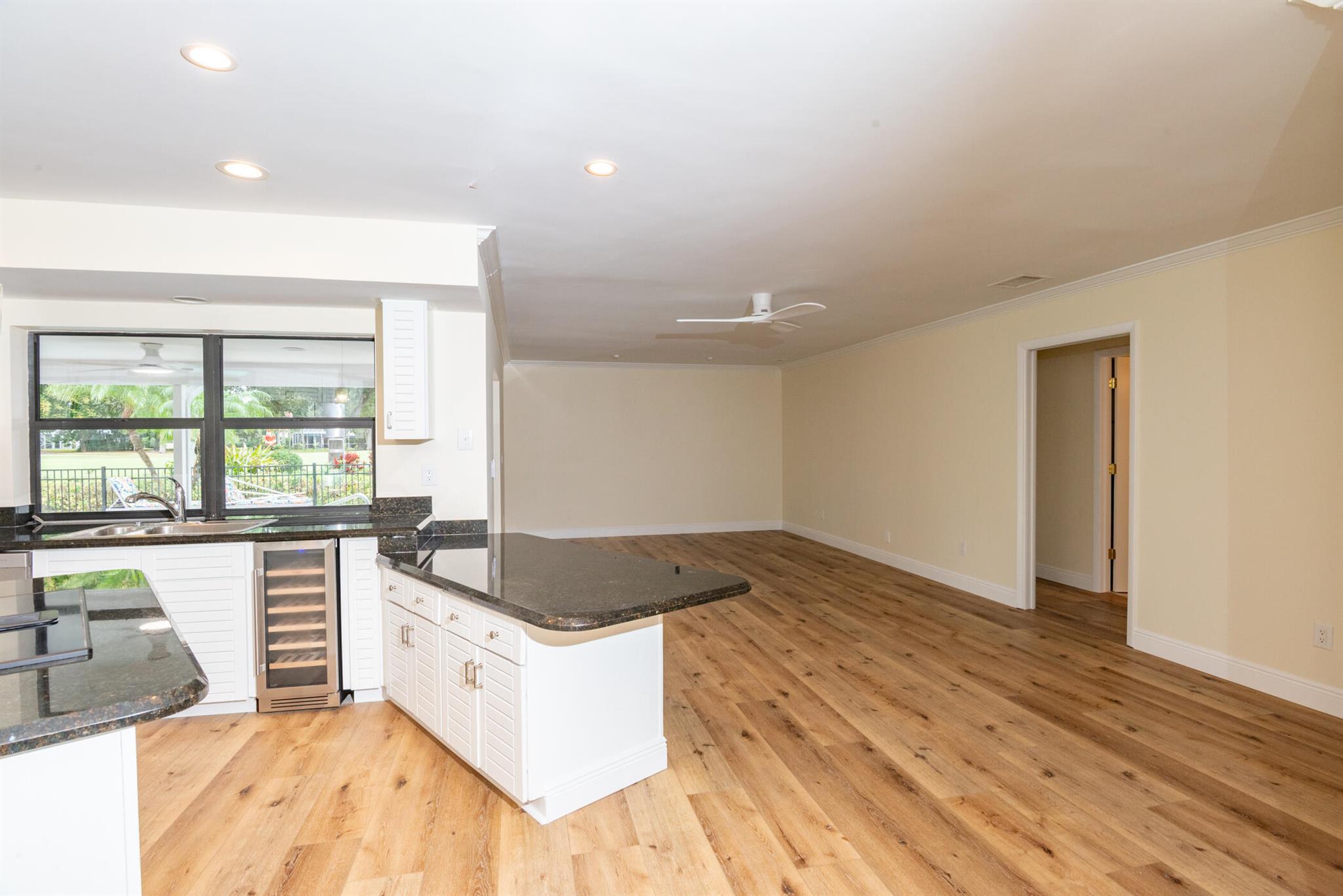 YACHT & COUNTRY CLUB OF S - Residential