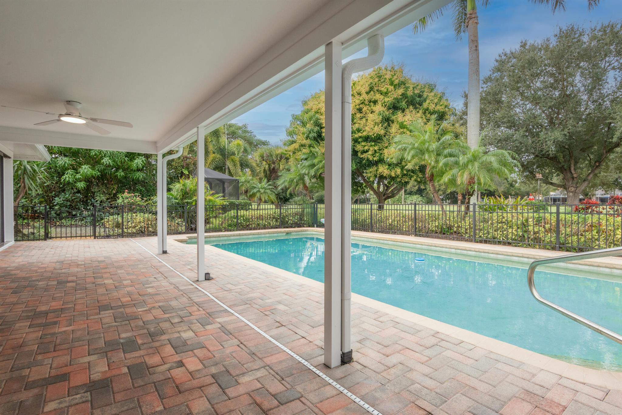 YACHT & COUNTRY CLUB OF S - Residential