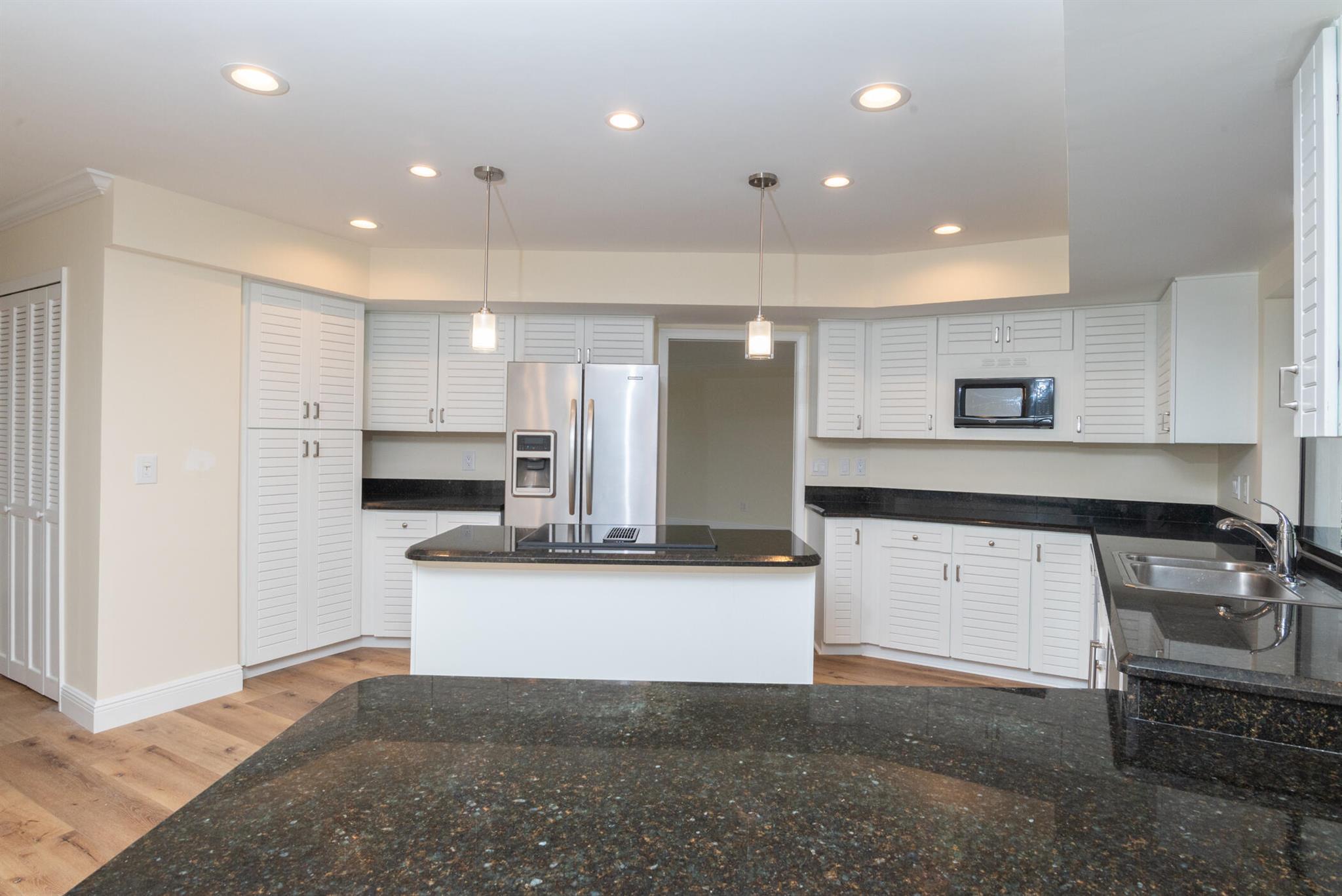 YACHT & COUNTRY CLUB OF S - Residential