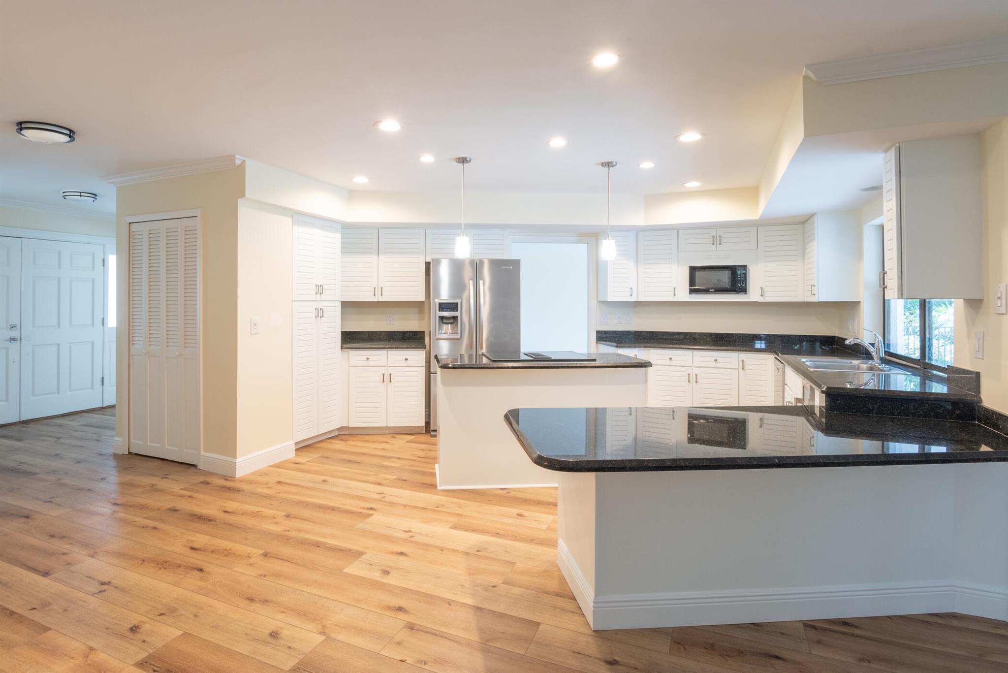 YACHT & COUNTRY CLUB OF S - Residential