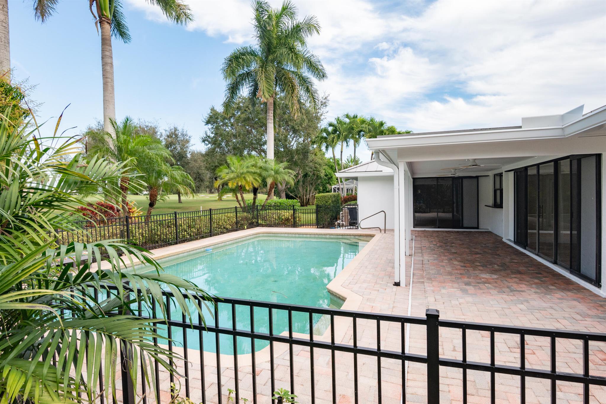 YACHT & COUNTRY CLUB OF S - Residential