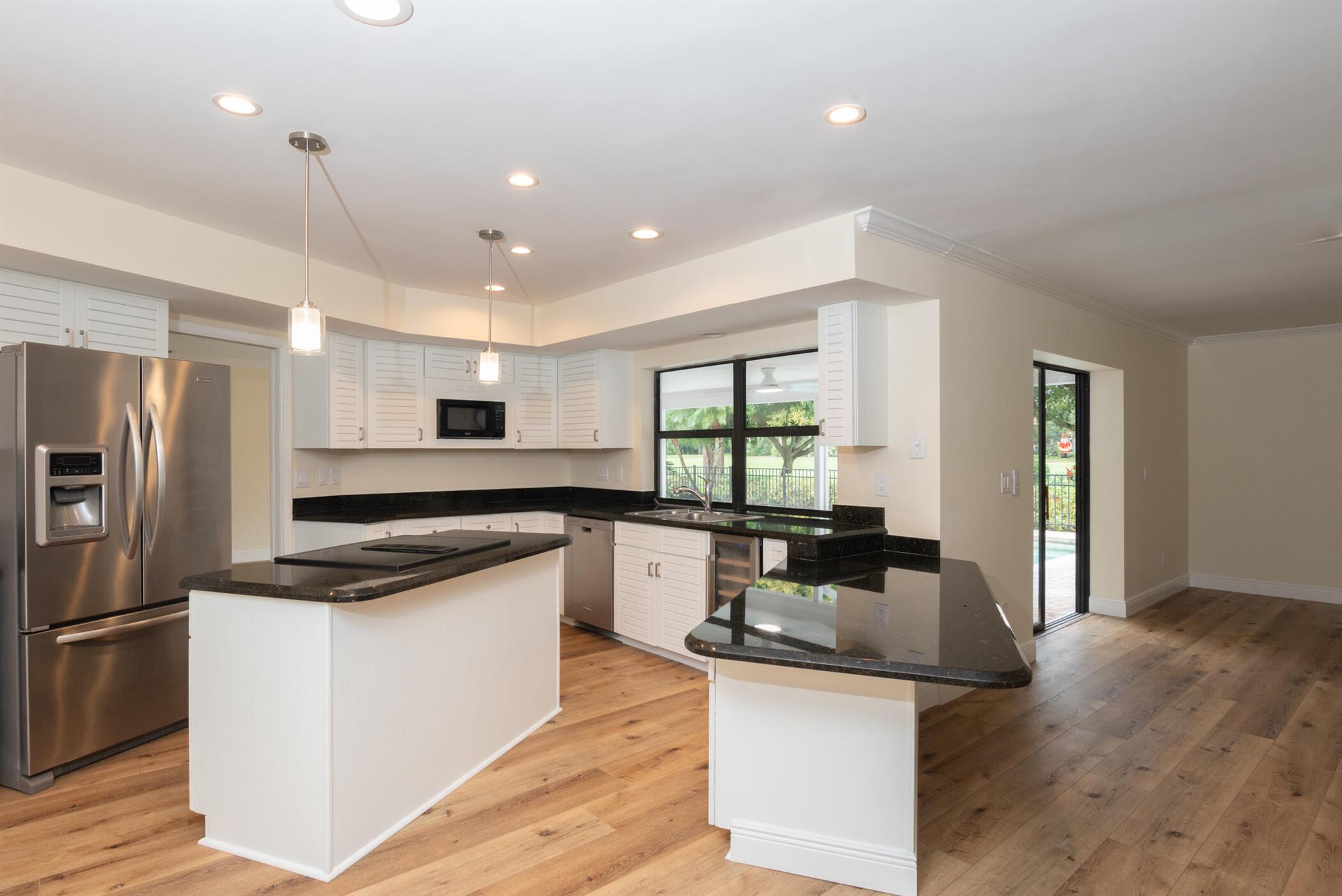 YACHT & COUNTRY CLUB OF S - Residential