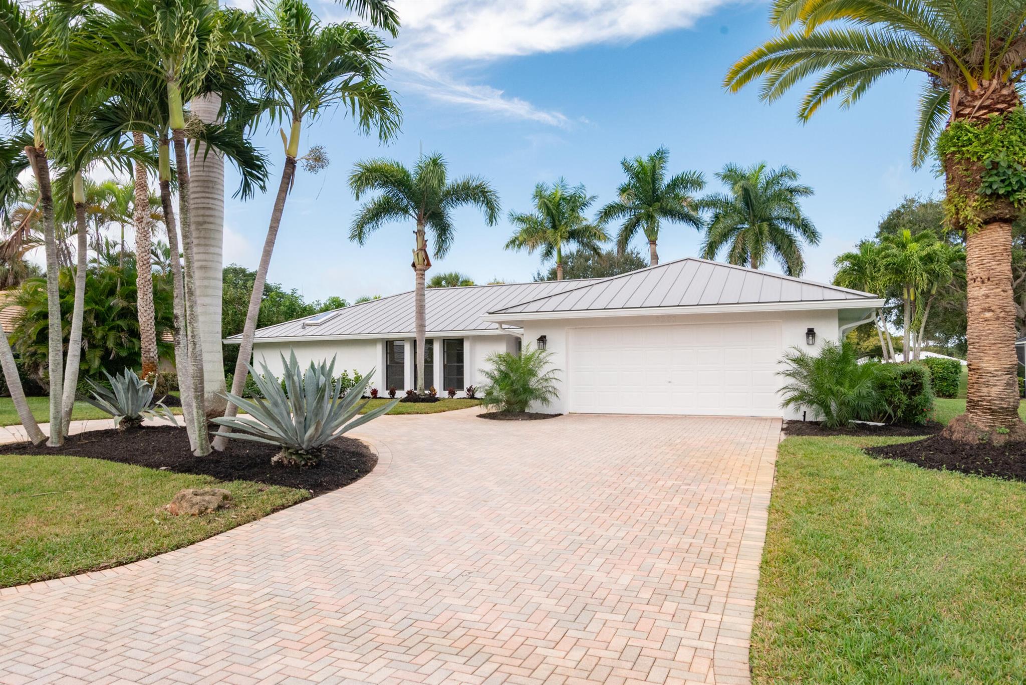 YACHT & COUNTRY CLUB OF S - Residential