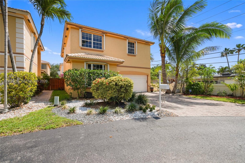 Photo of 1282 Grant Court, Hollywood, FL 33019 (MLS # A12018326)