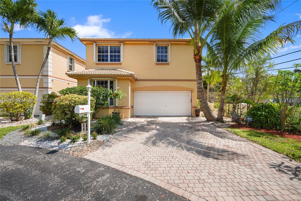 Photo of 1282 Grant Court, Hollywood, FL 33019 (MLS # A12018326)