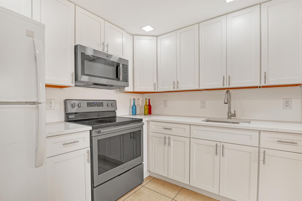 Photo of 658 N Saxony Place N, Delray Beach, FL 33446 (MLS # R11030390)