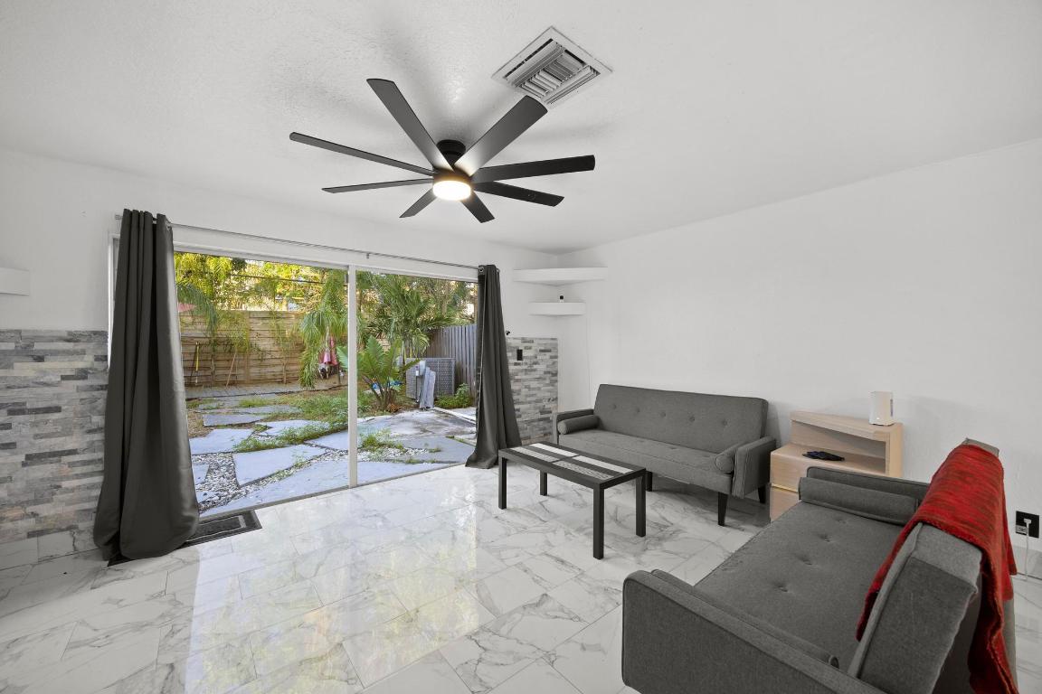 KENWOOD IN PB 3 PGS 44 & 45 - Residential