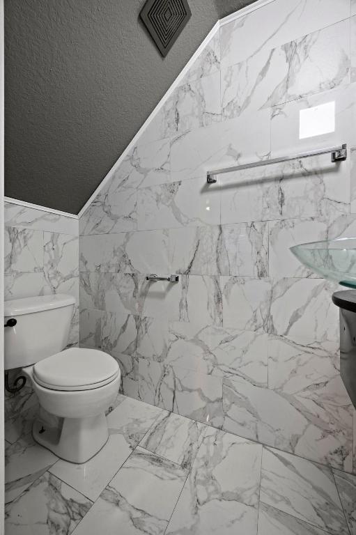 KENWOOD IN PB 3 PGS 44 & 45 - Residential