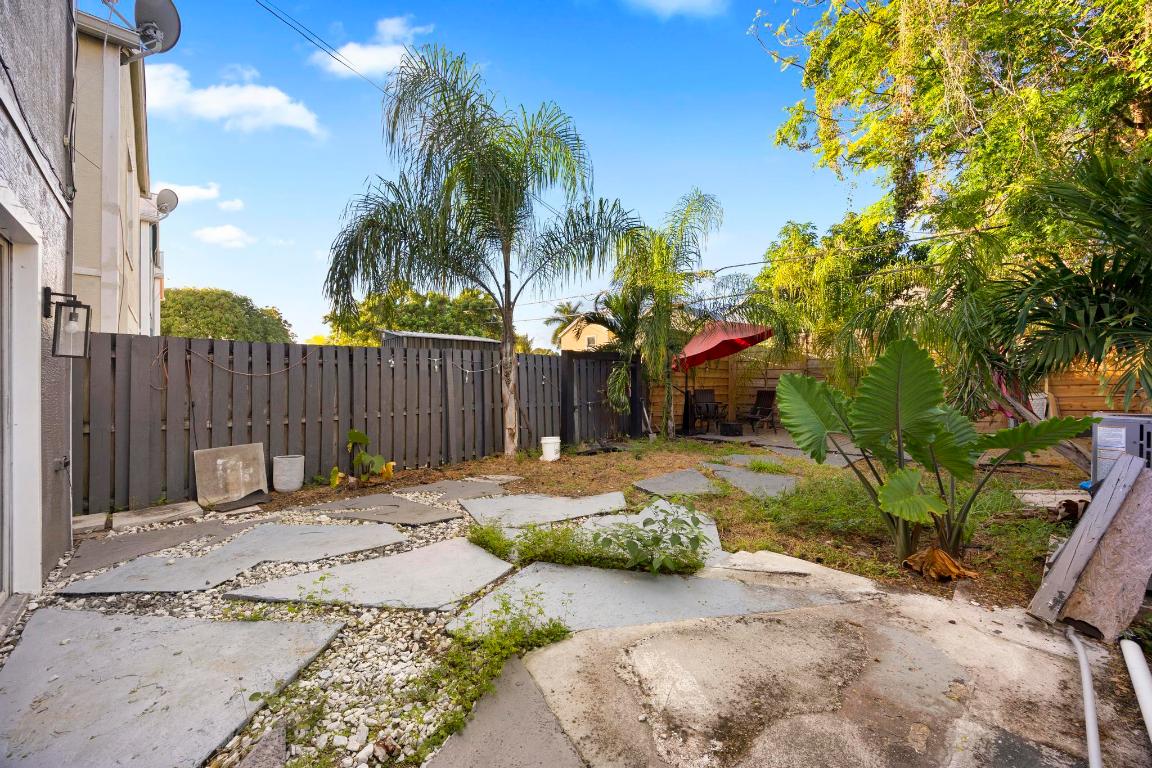 KENWOOD IN PB 3 PGS 44 & 45 - Residential