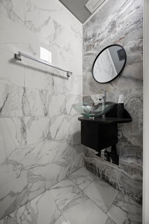 KENWOOD IN PB 3 PGS 44 & 45 - Residential