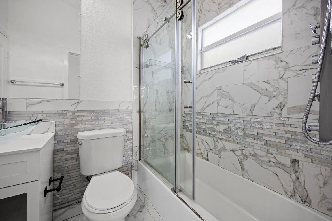 KENWOOD IN PB 3 PGS 44 & 45 - Residential