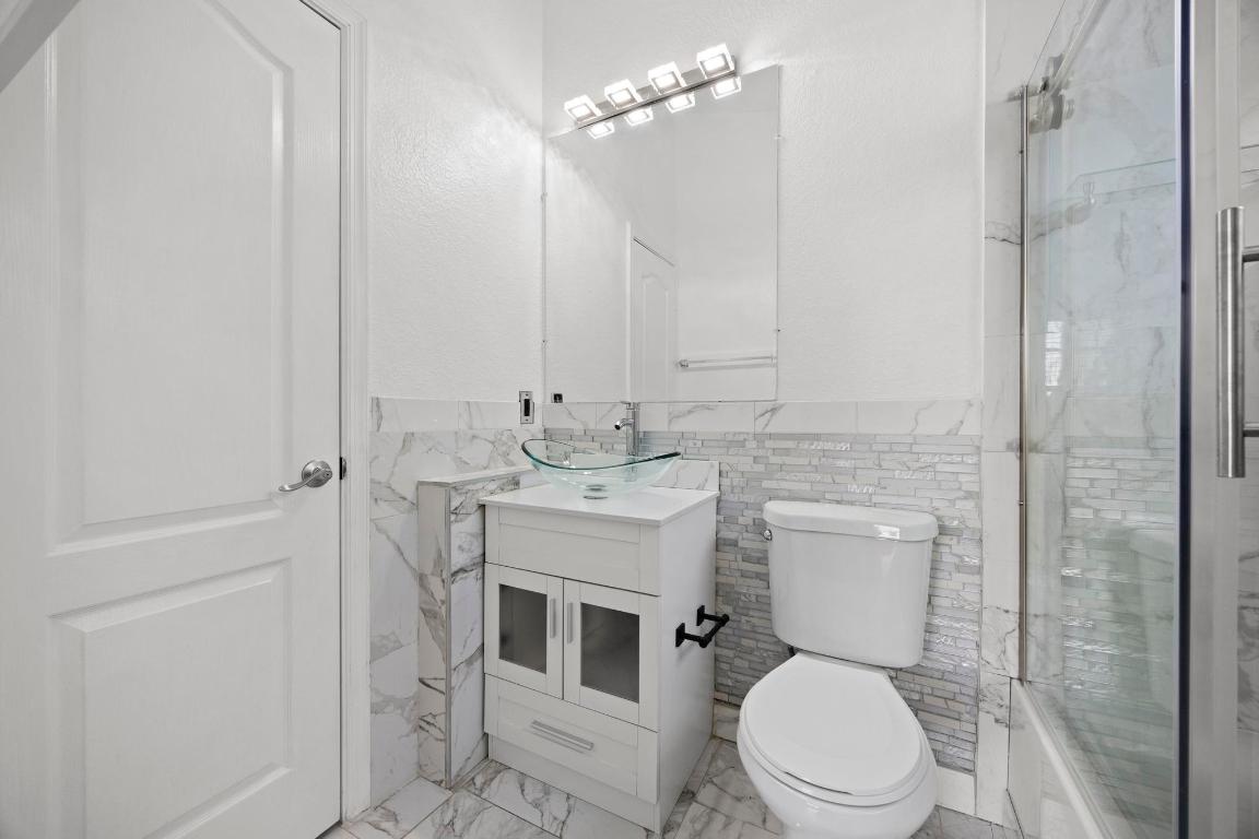 KENWOOD IN PB 3 PGS 44 & 45 - Residential