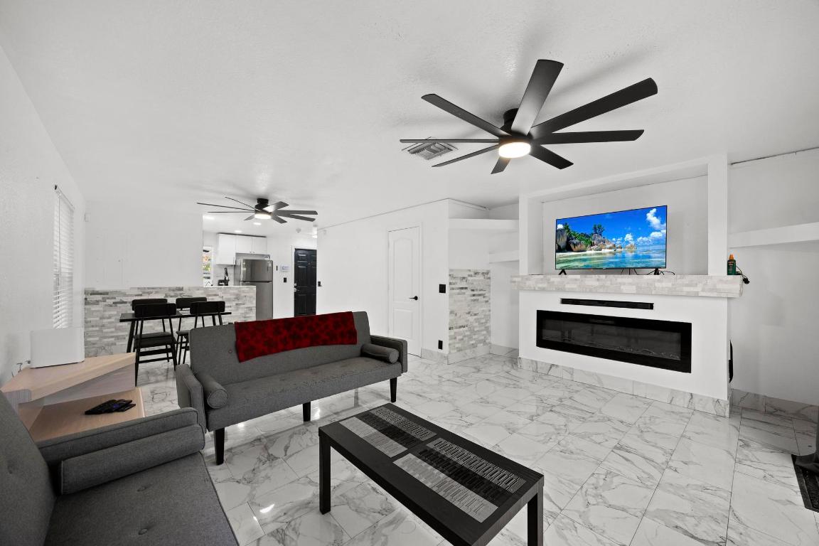 KENWOOD IN PB 3 PGS 44 & 45 - Residential