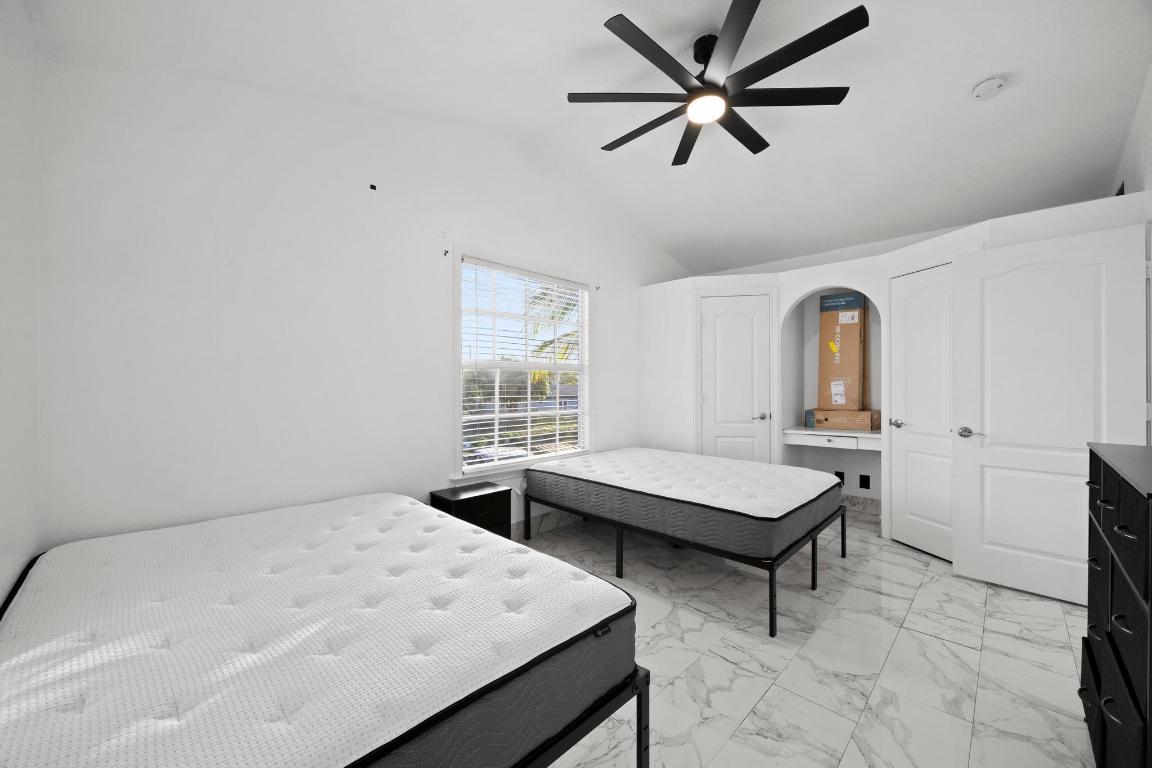 KENWOOD IN PB 3 PGS 44 & 45 - Residential