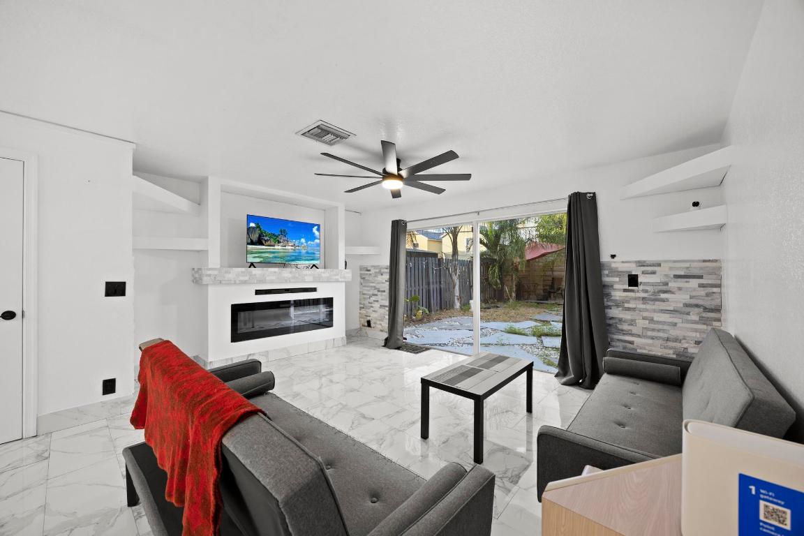 KENWOOD IN PB 3 PGS 44 & 45 - Residential