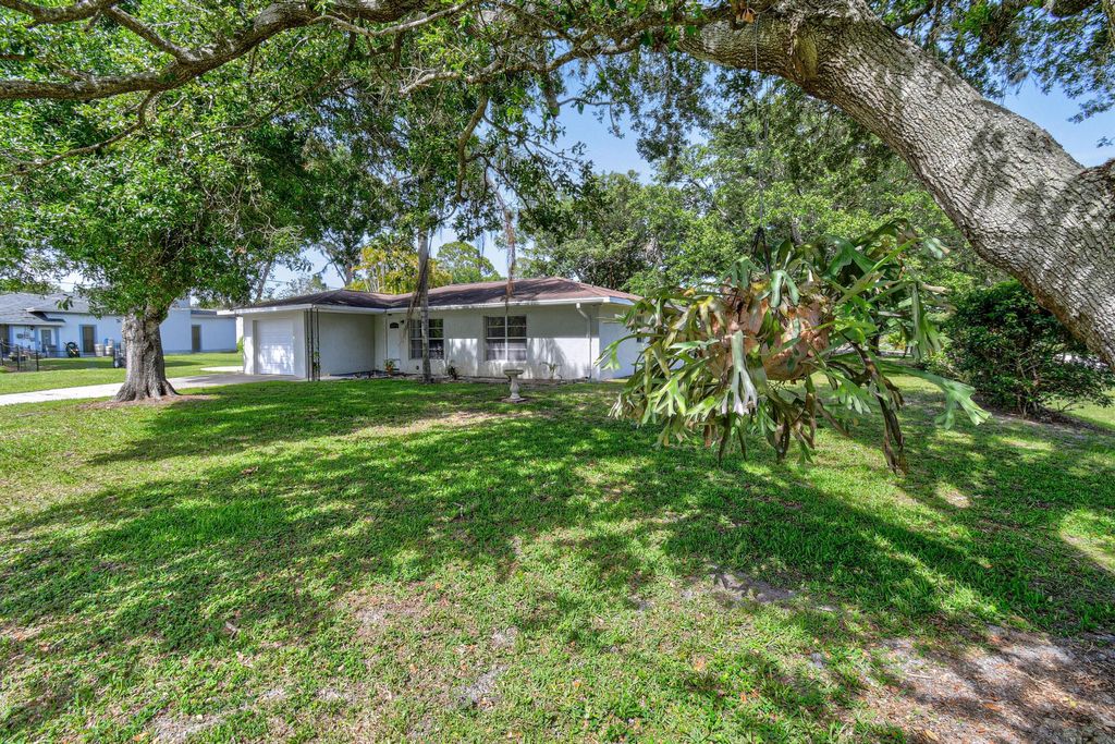 Photo of 6506 Kings Highway, Fort Pierce, FL 34951 (MLS # R11097680)