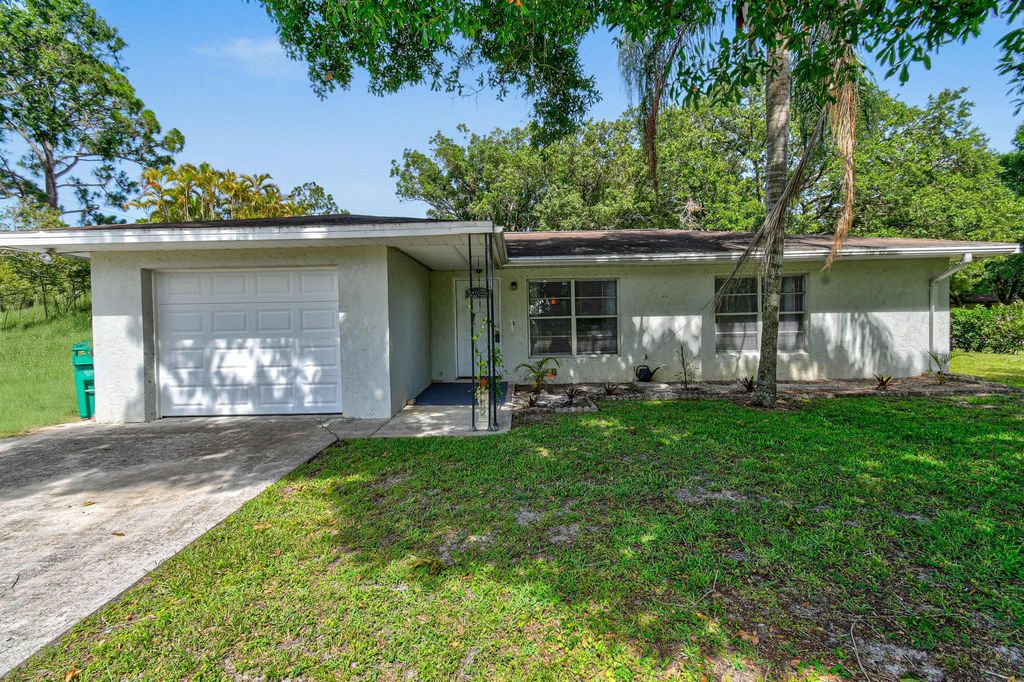 Photo of 6506 Kings Highway, Fort Pierce, FL 34951 (MLS # R11097680)