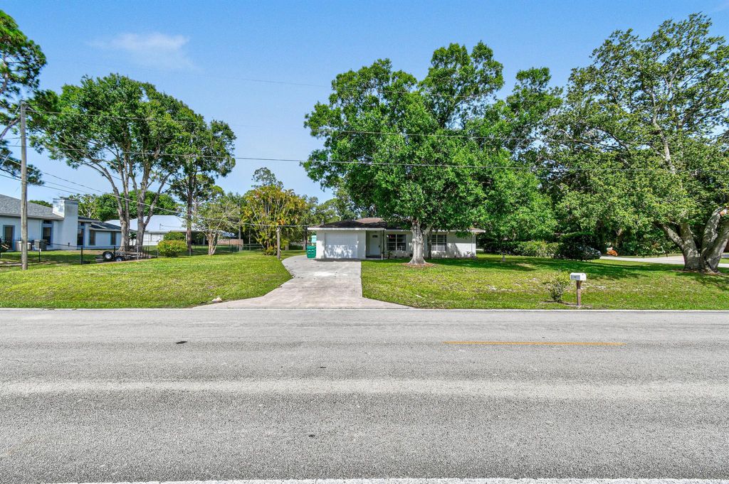 Photo of 6506 Kings Highway, Fort Pierce, FL 34951 (MLS # R11097680)