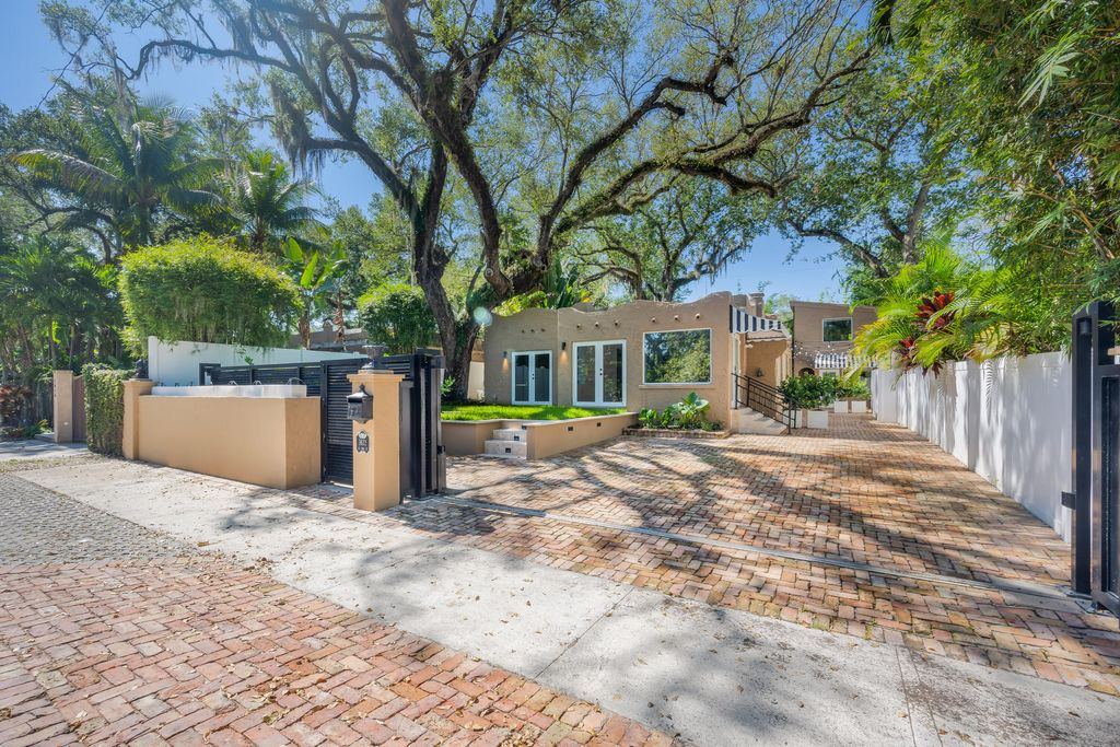 Photo of 1612 SE 2nd Street, Fort Lauderdale, FL 33301 (MLS # B26033296)