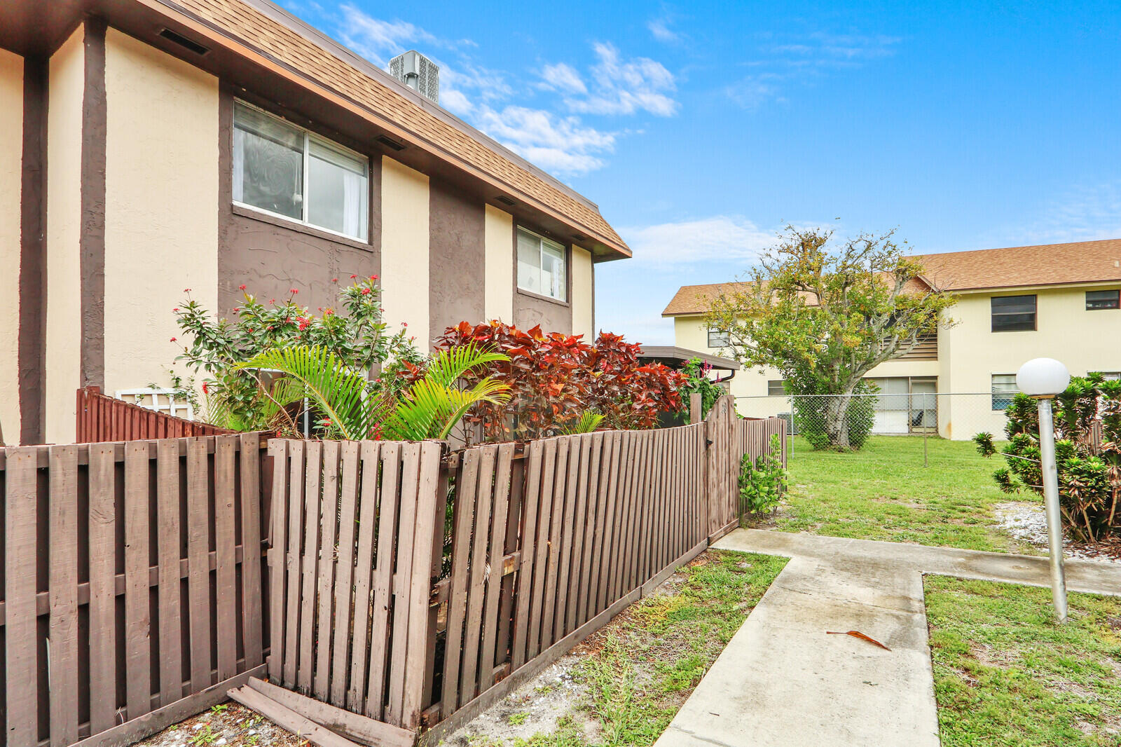 QUAIL HOLLOW CONDO - Residential