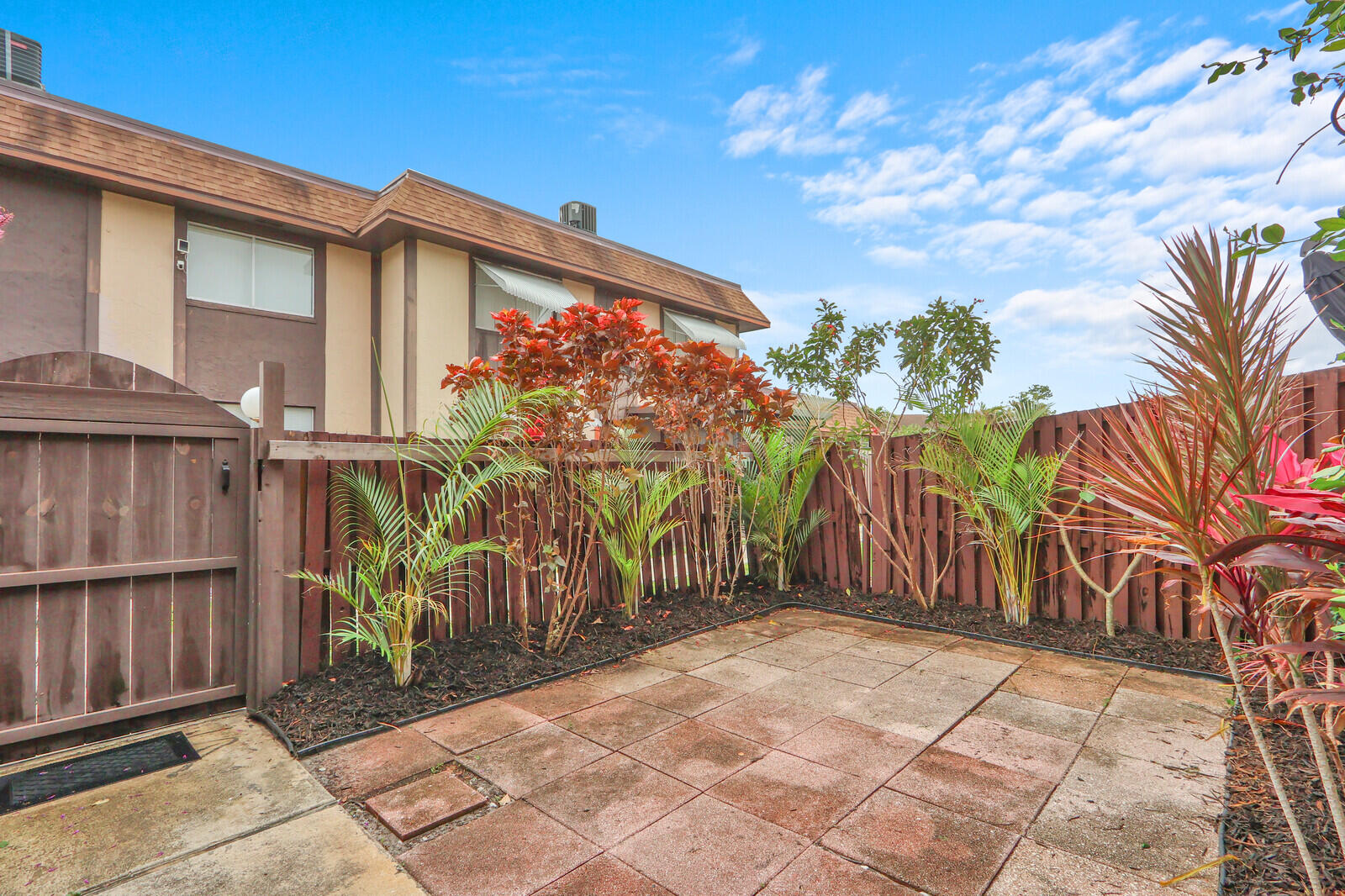 QUAIL HOLLOW CONDO - Residential