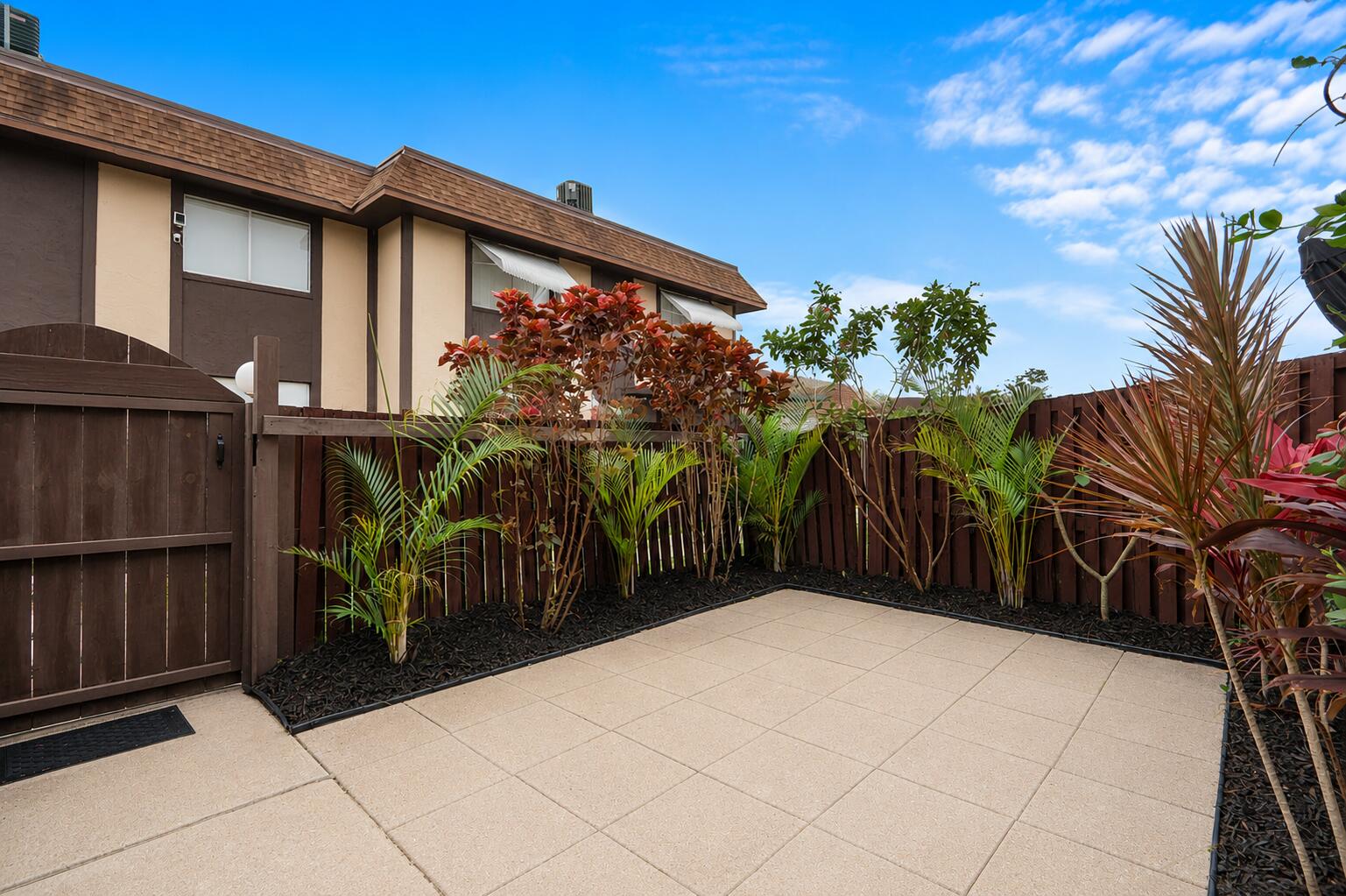 QUAIL HOLLOW CONDO - Residential