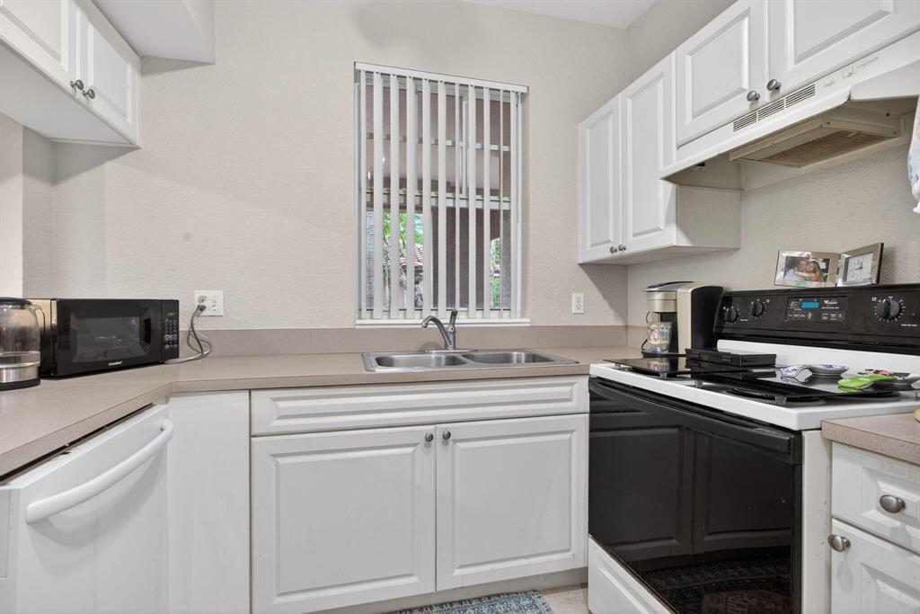 CYPRESS POINTE AT CORAL SPRINGS - Residential Lease