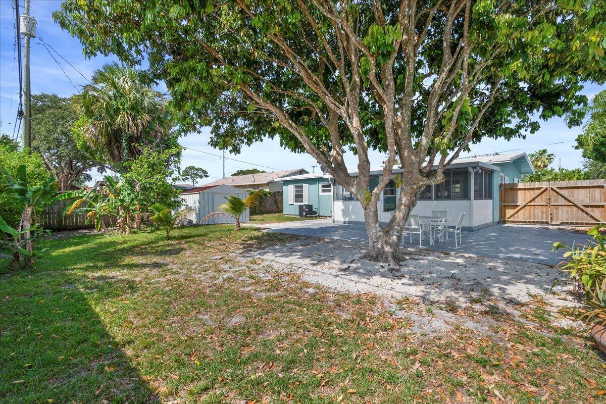 503 N PENNOCK Lane